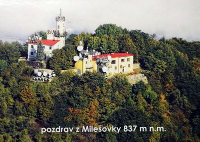 Pozdrav z Milešovky 837 m n. m. (vrchol - letecky)